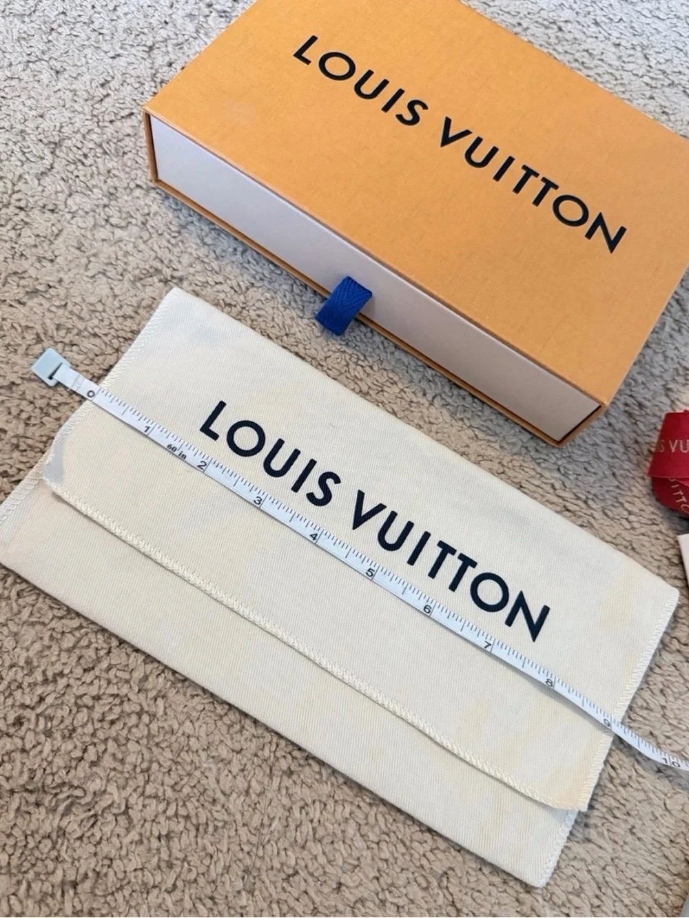 LOUIS VUITTON